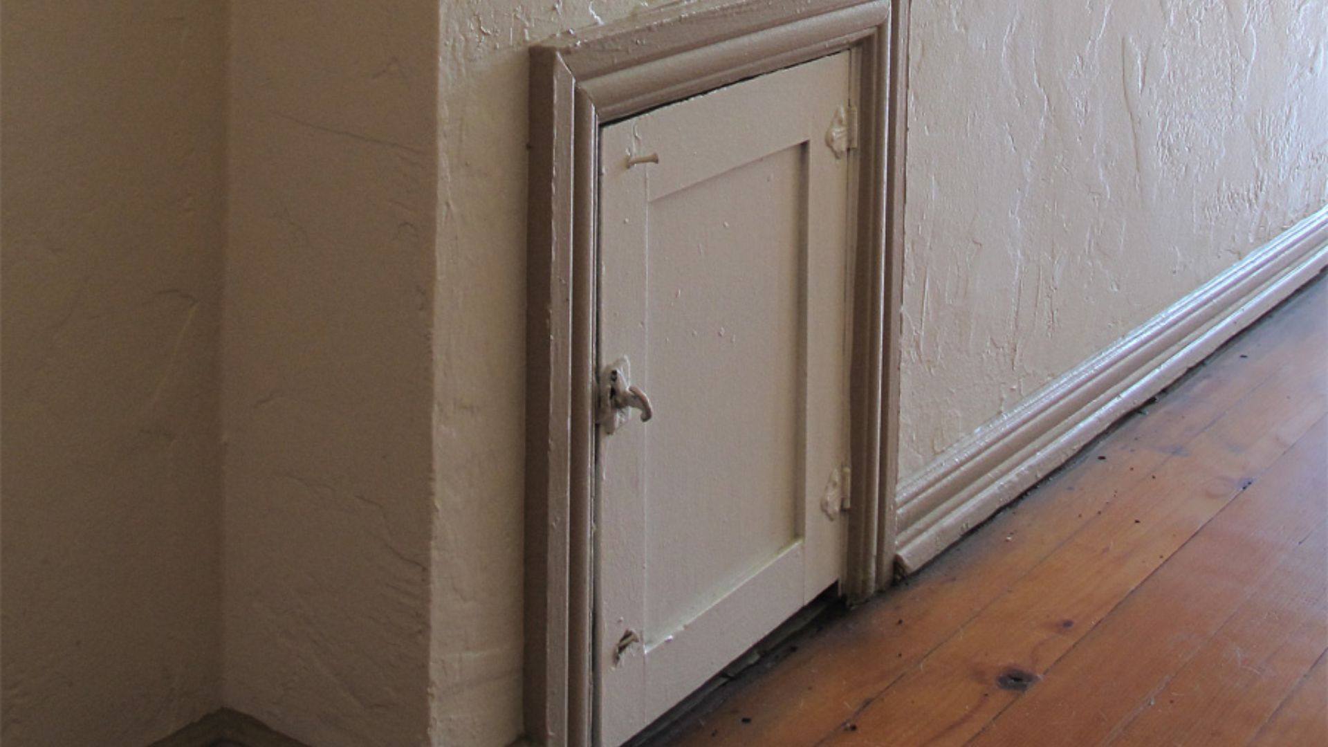 File:Milk delivery door - exterior.jpg