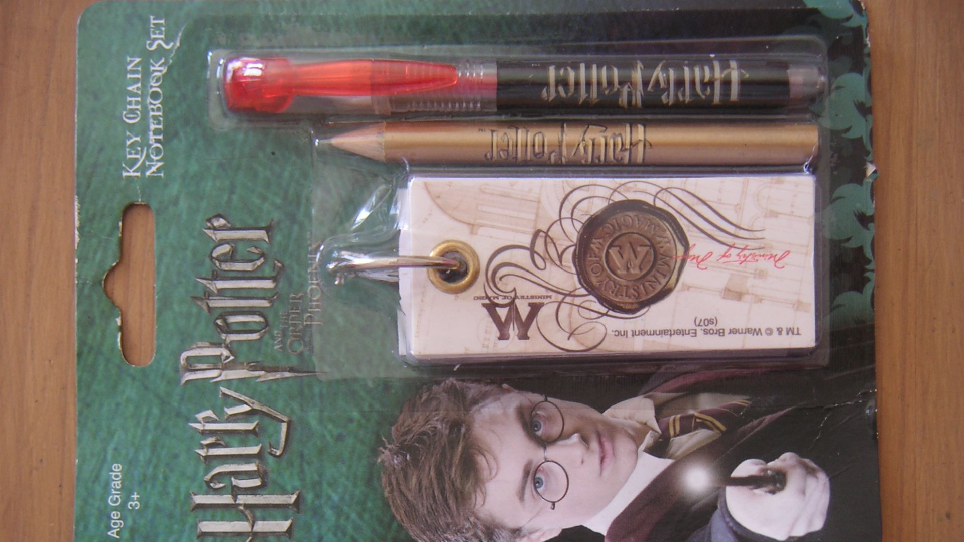 File:Harry Potter keychain notebook set (4203870628).jpg