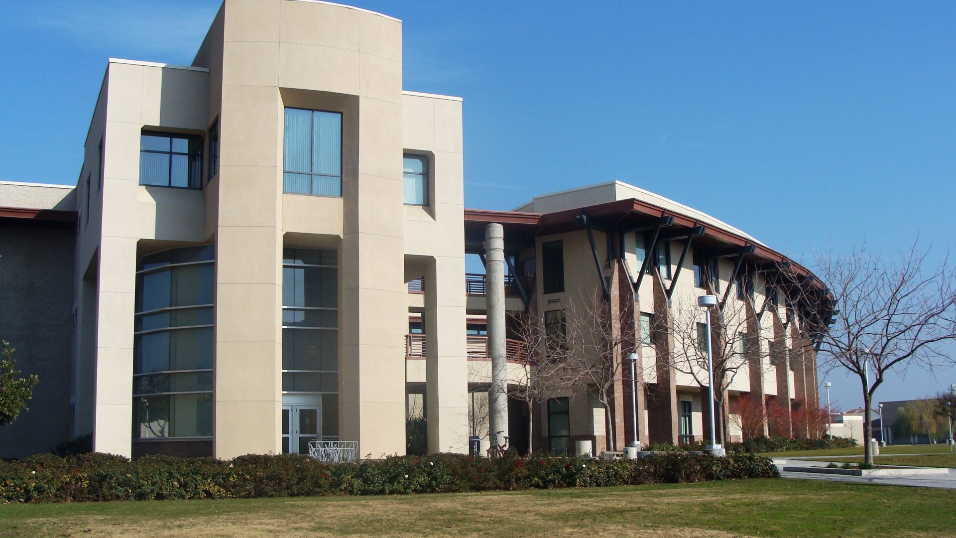 File:Science2 CSUF.JPG