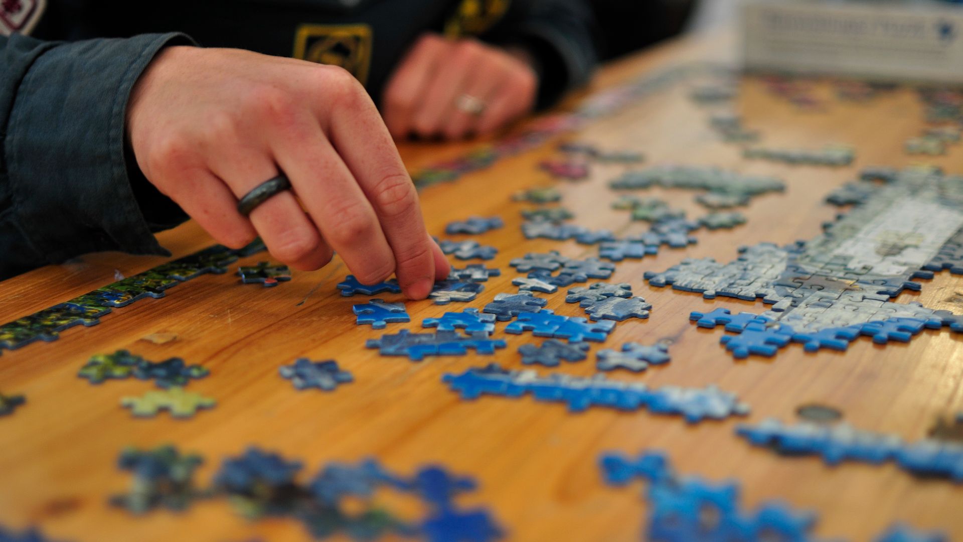 File:Jigsaw puzzle 01 by Scouten.jpg