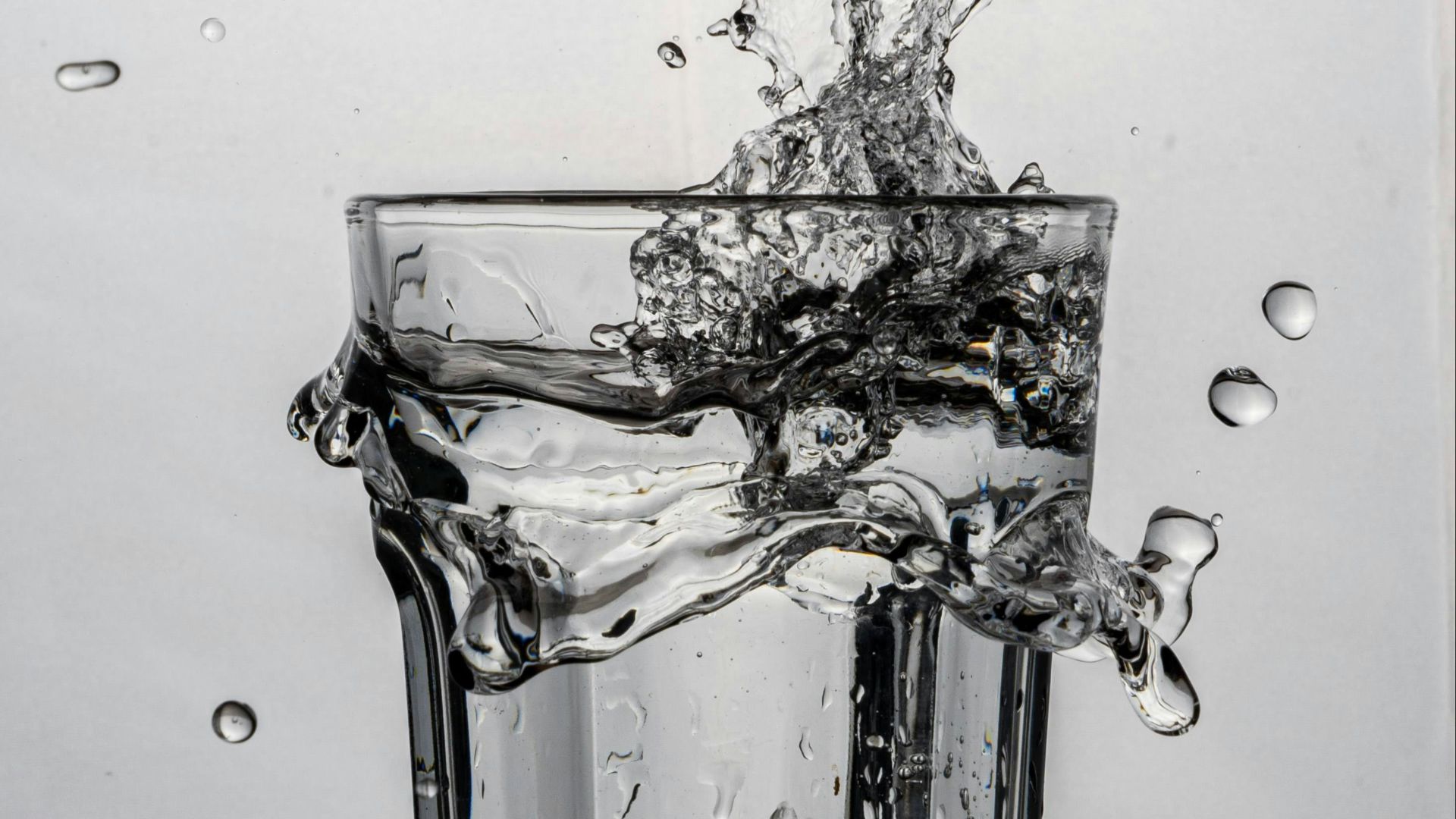 clear drinking glass with water