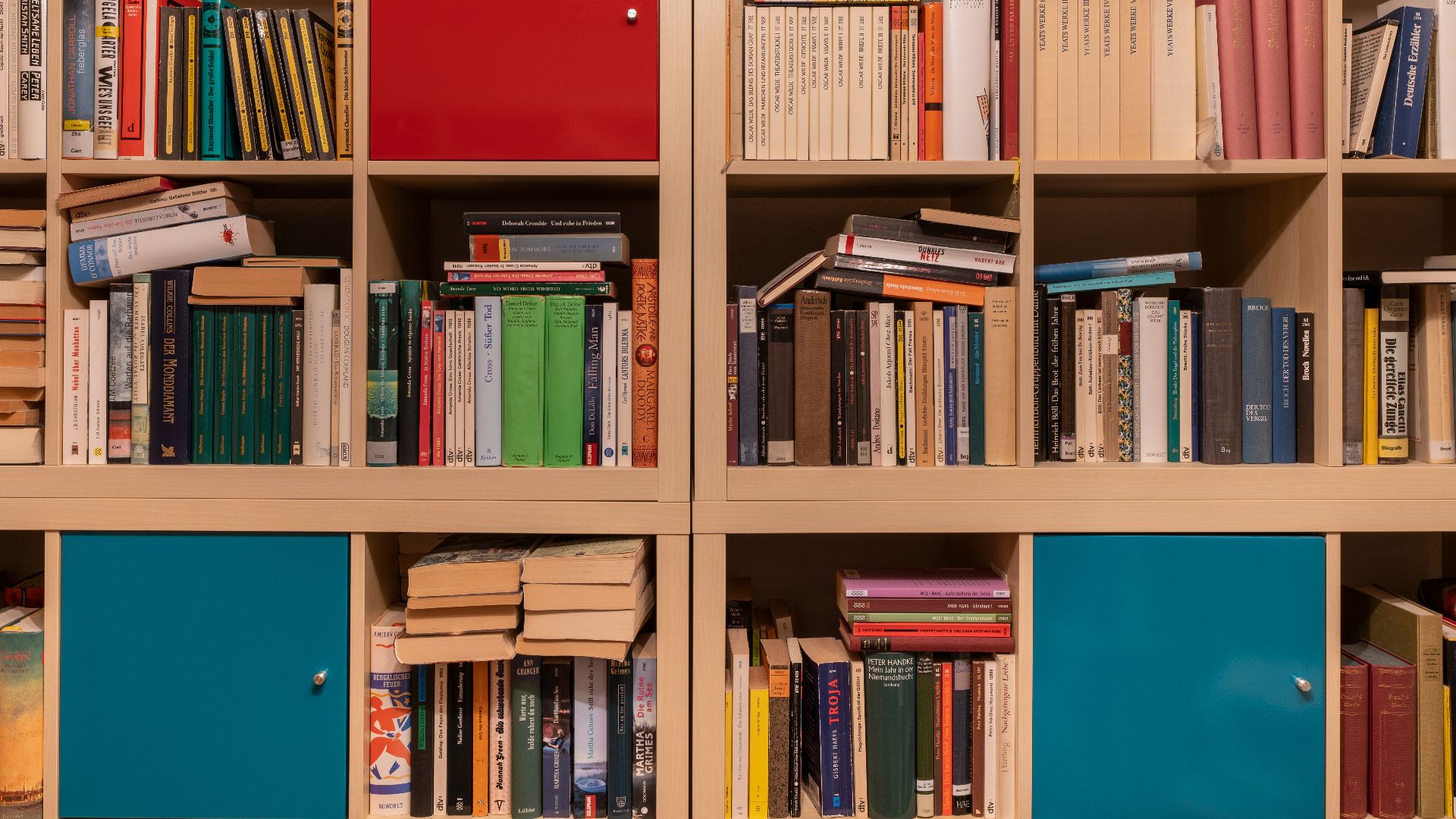 File:Part of an IKEA bookshelf with popular fiction etc.jpg