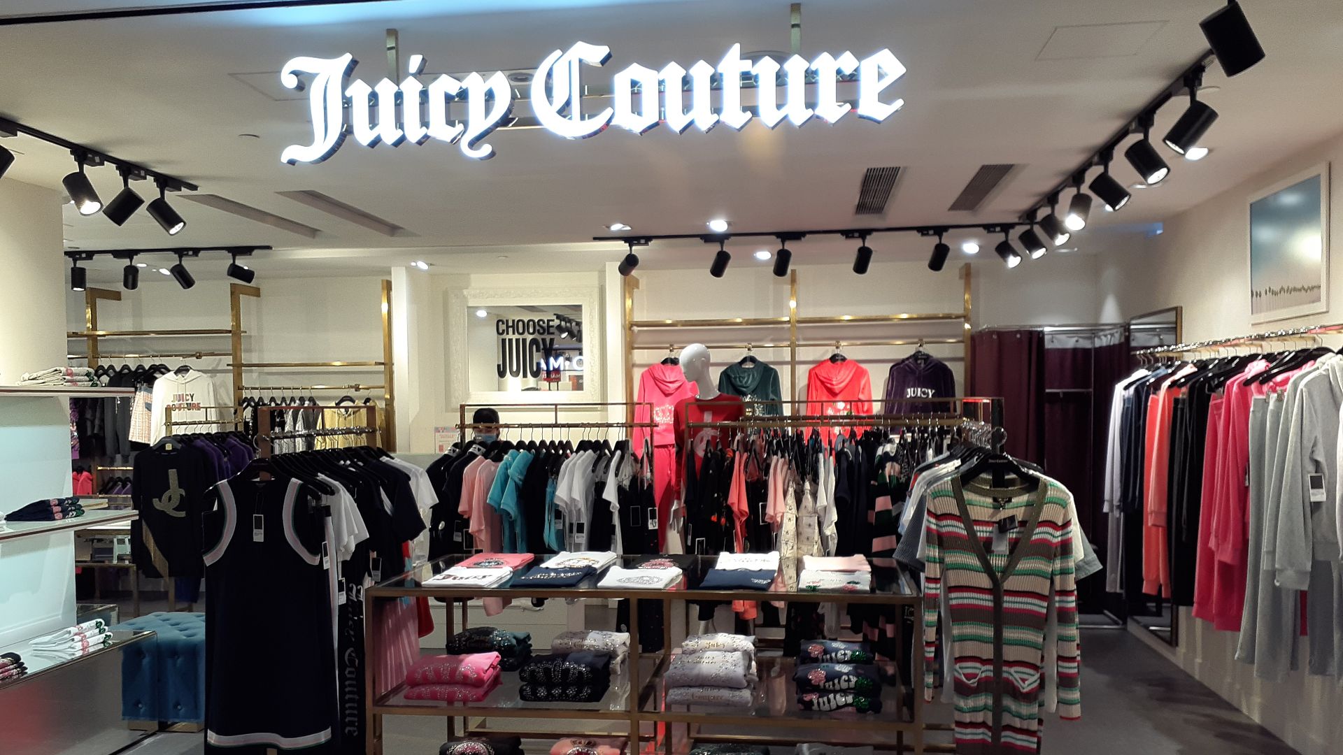File:HK 金鐘 Admiralty 夏慤道 Harcourt Road 金鐘廊 Queensway LAB shopping mall shop Juicy Couture June 2020 SS2 03.jpg