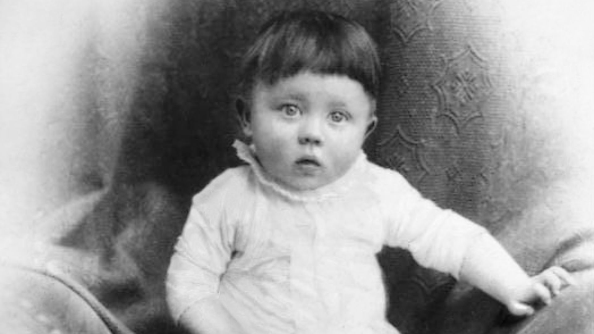 File:Bundesarchiv Bild 183-1989-0322-506, Adolf Hitler, Kinderbild retouched.jpg
