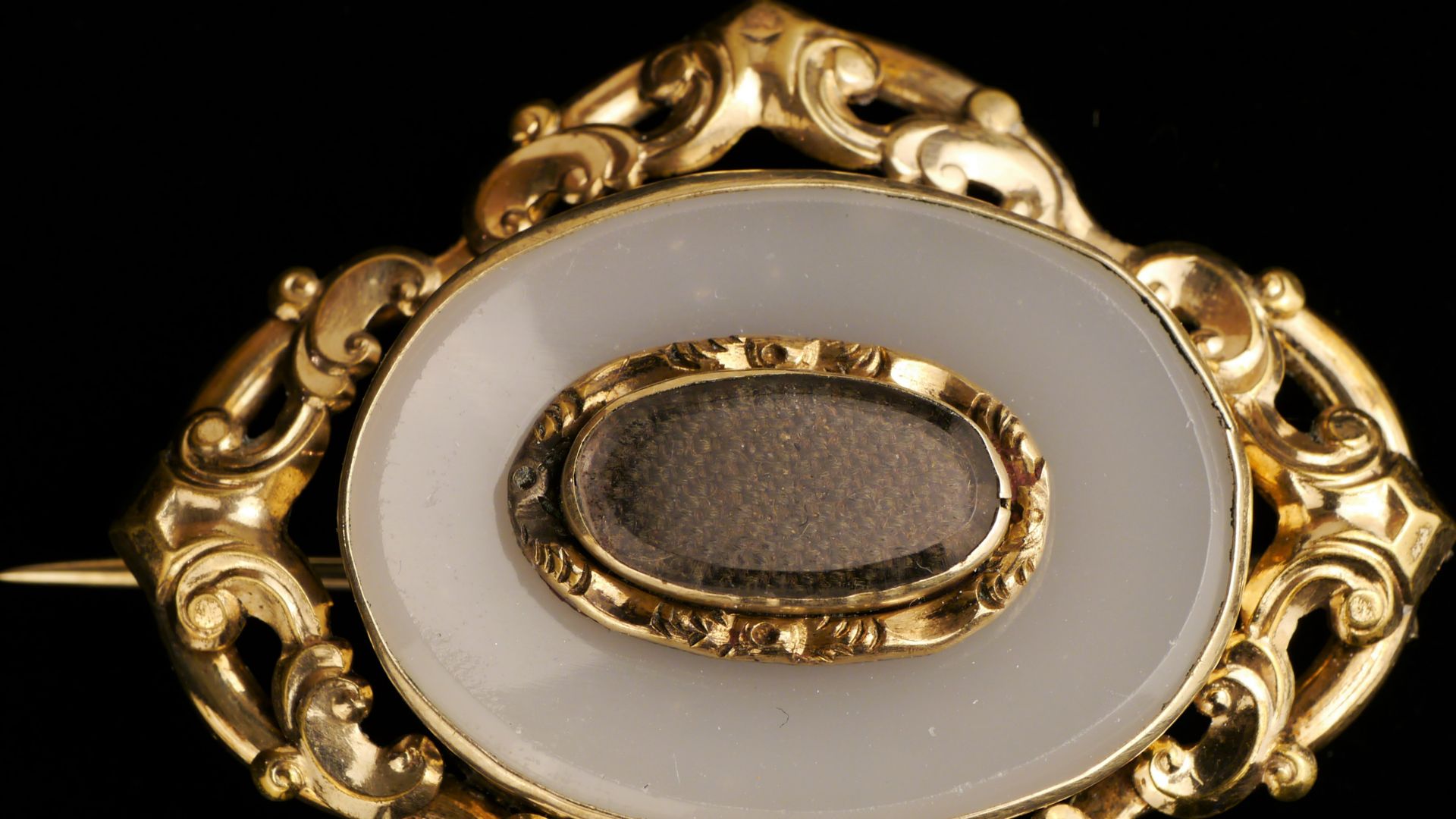 File:Victorian Hair Mourning Jewelry 1.jpg