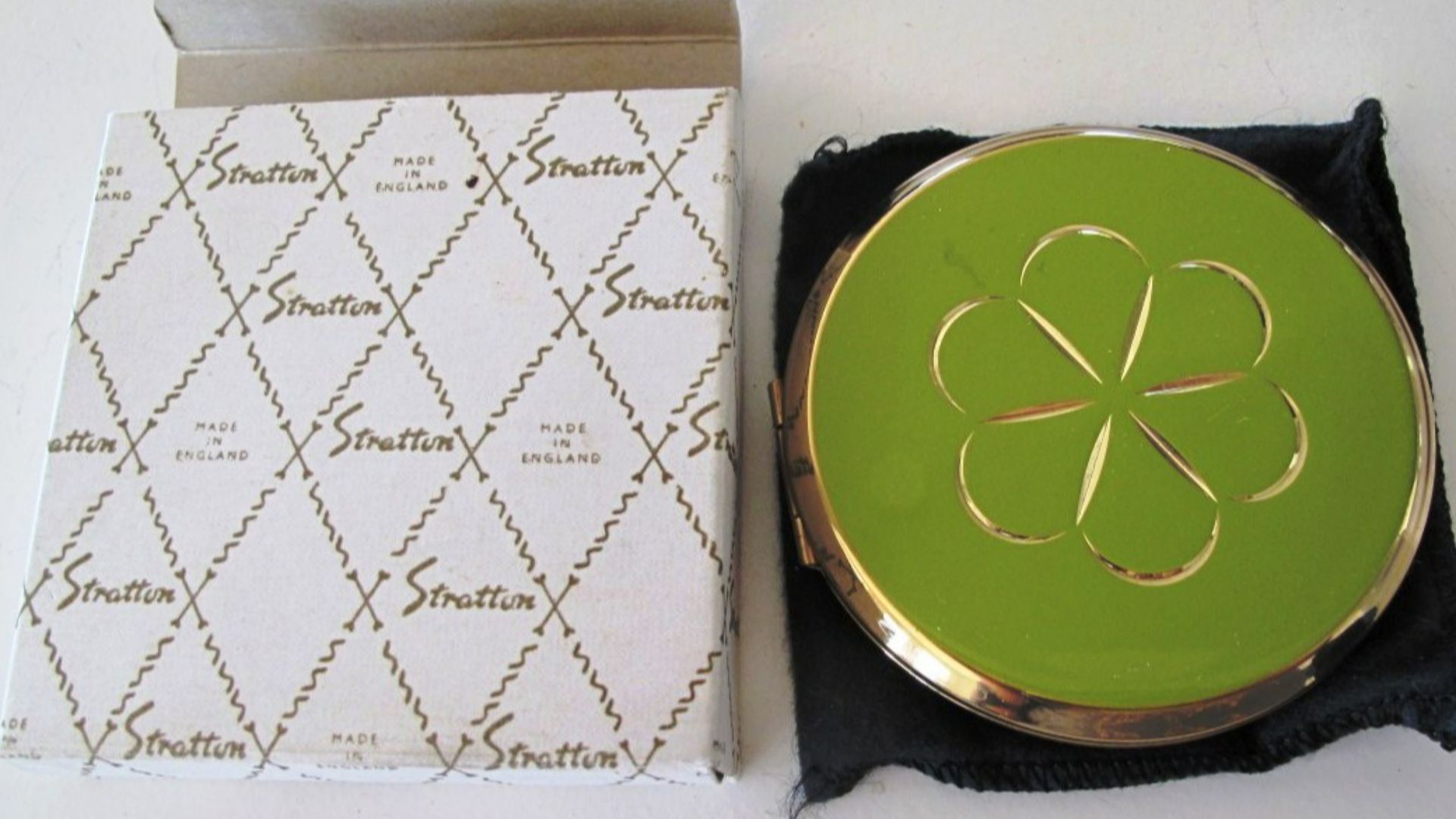 File:Vintage Stratton Goldtone Woman's Compact, Made in England (8053482372).jpg