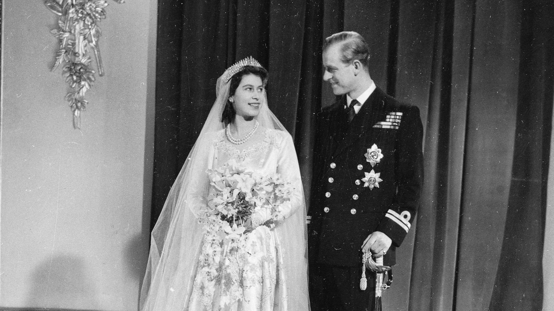 File:Princess Elizabeth and Duke of Edinburgh wedding portrait.jpg