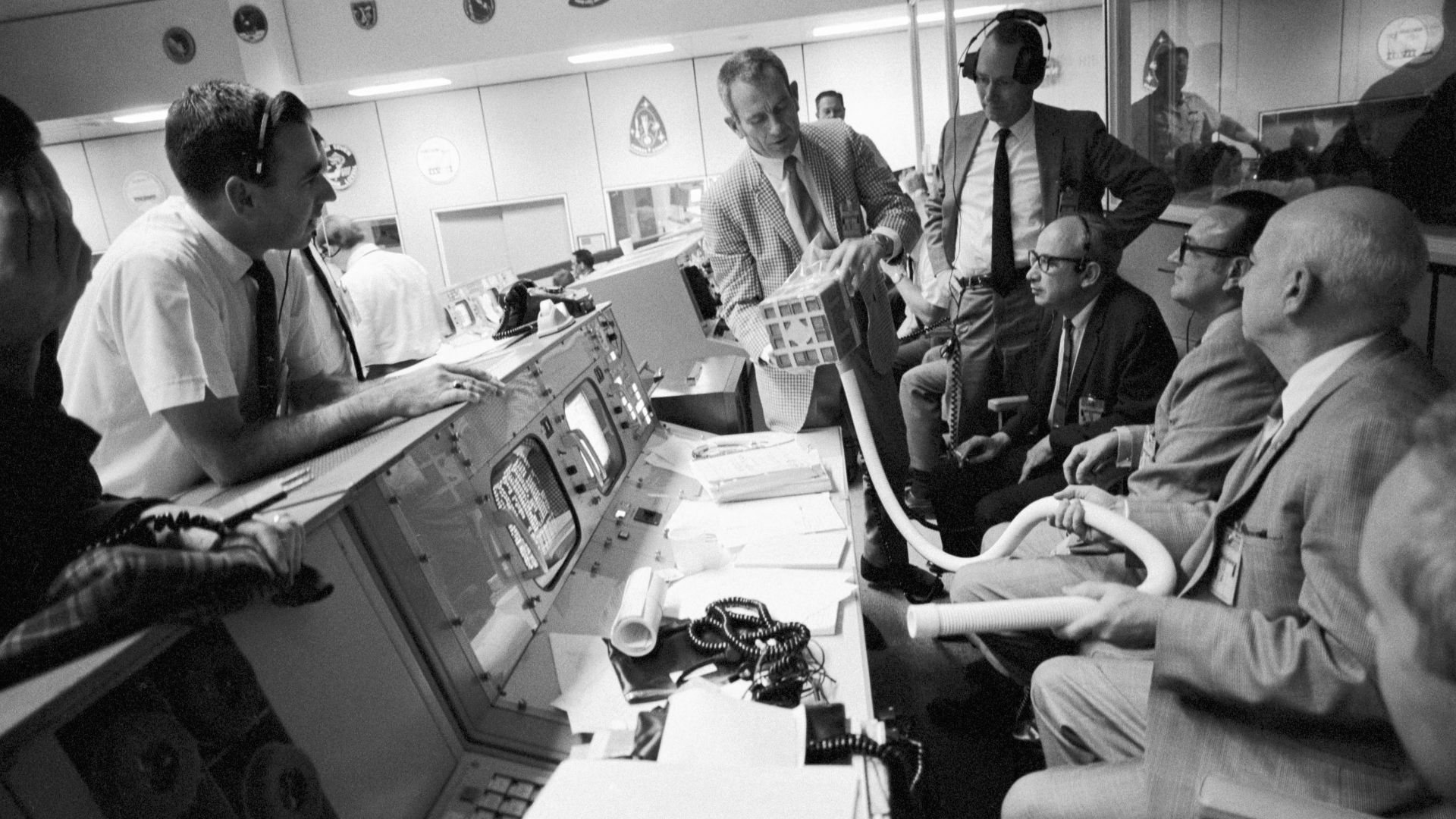 File:Apollo 13 Mailbox at Mission Control.jpg