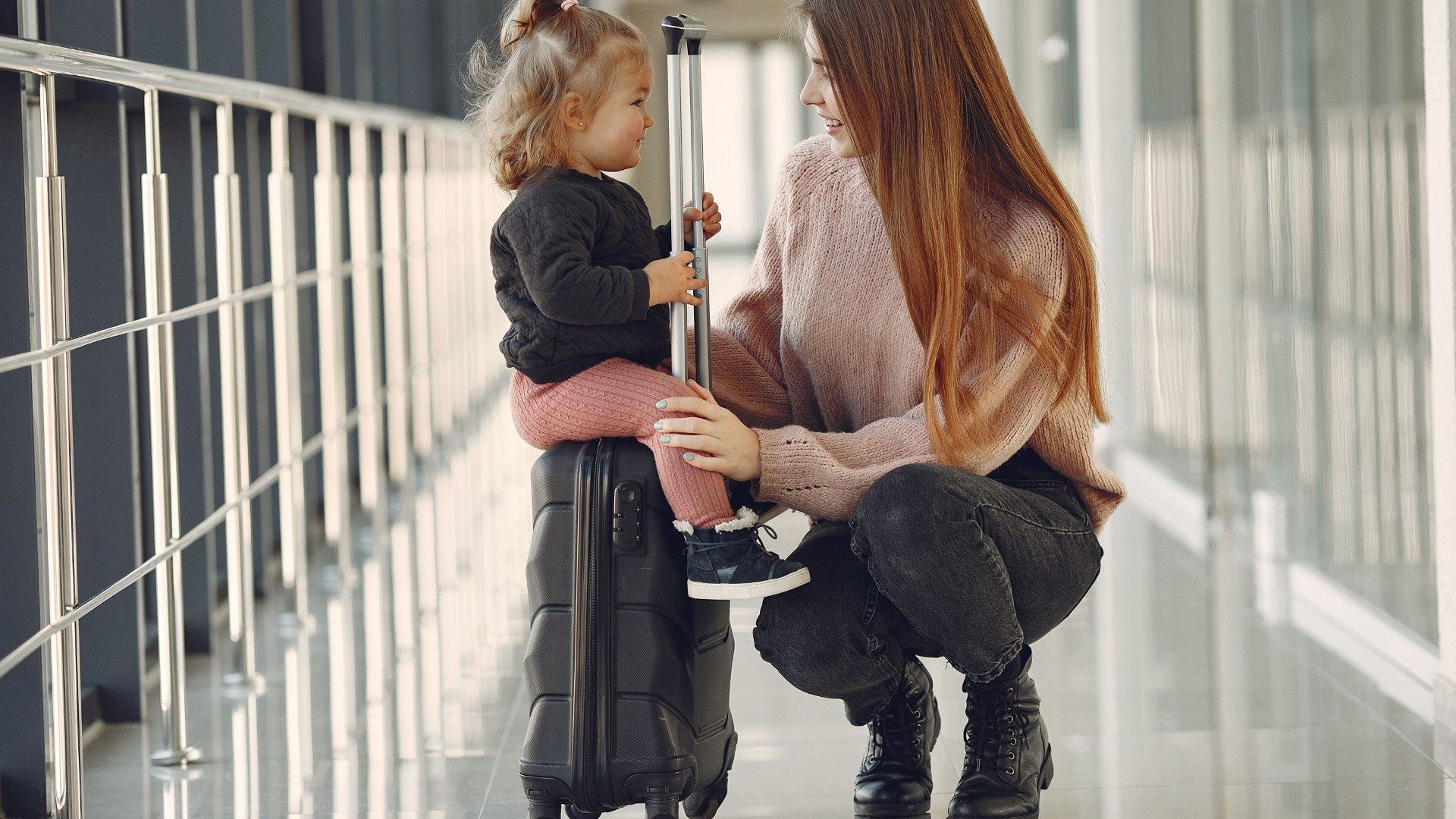 woman-traveling-daughter-thumb-rss.png