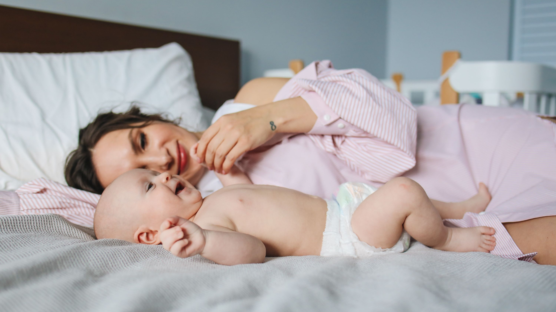 mother-child-on-bed-thumb-rss.png