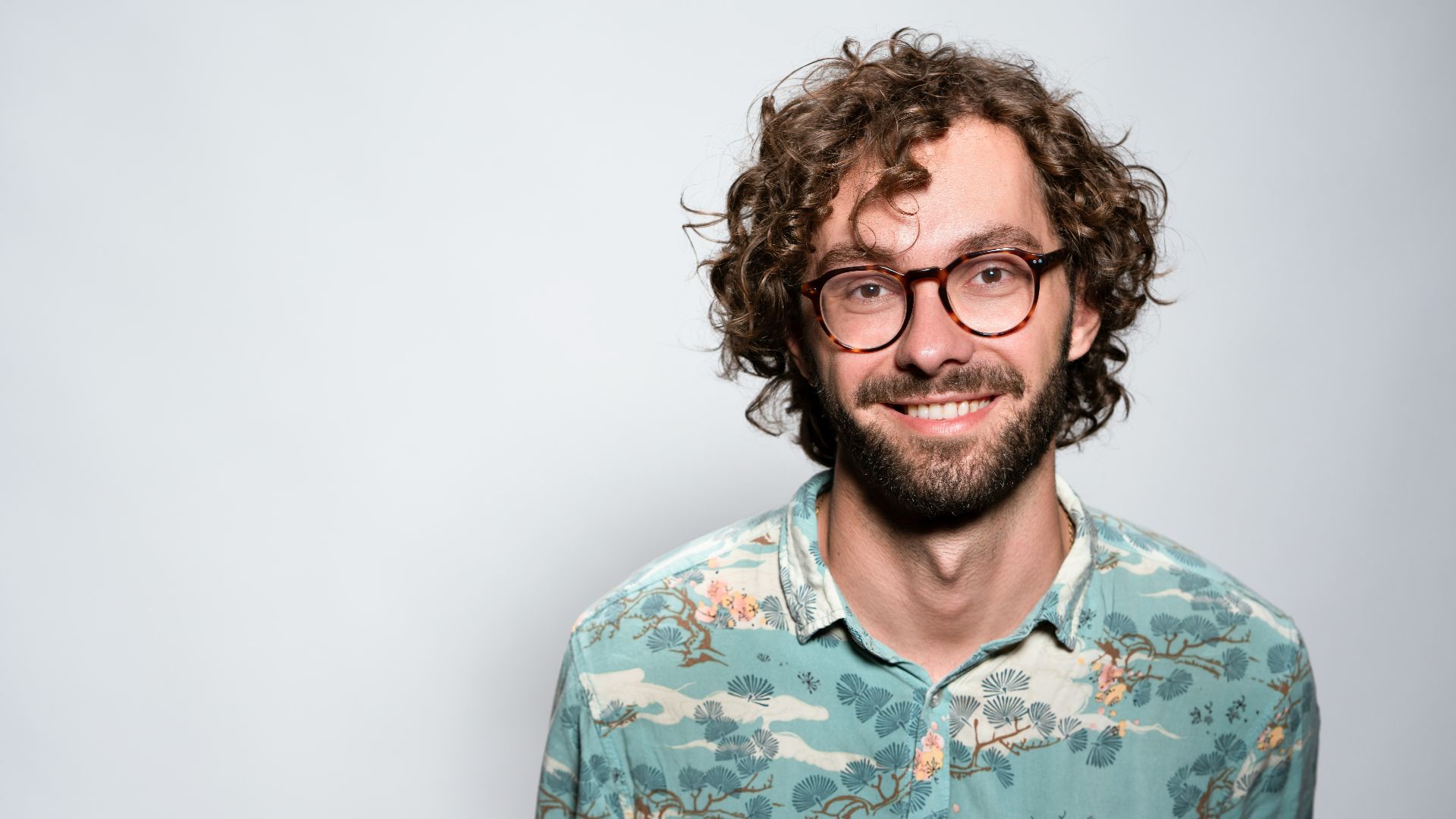 men's blue and white button-up collared top