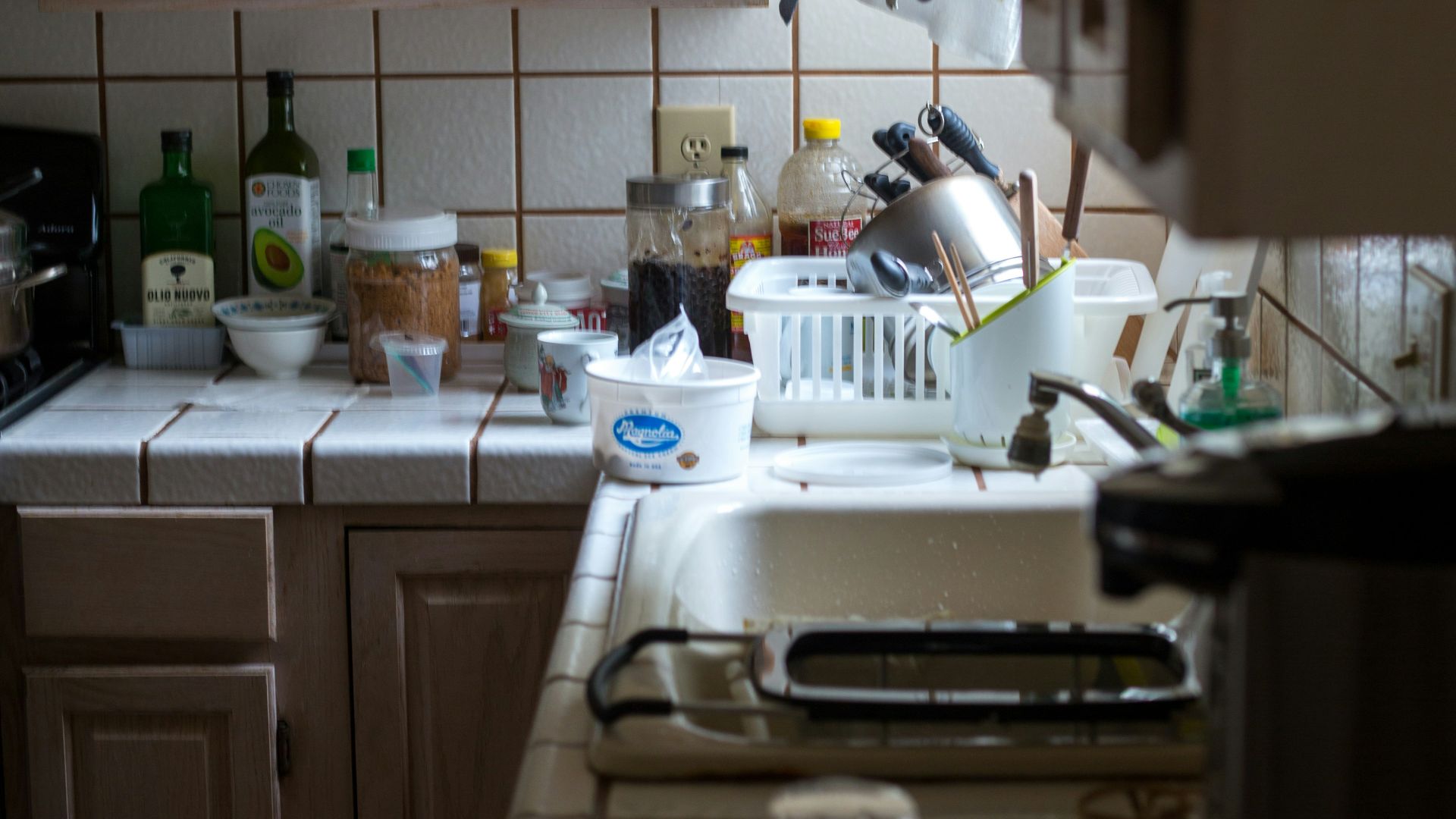 white wooden kitchen cabinet
