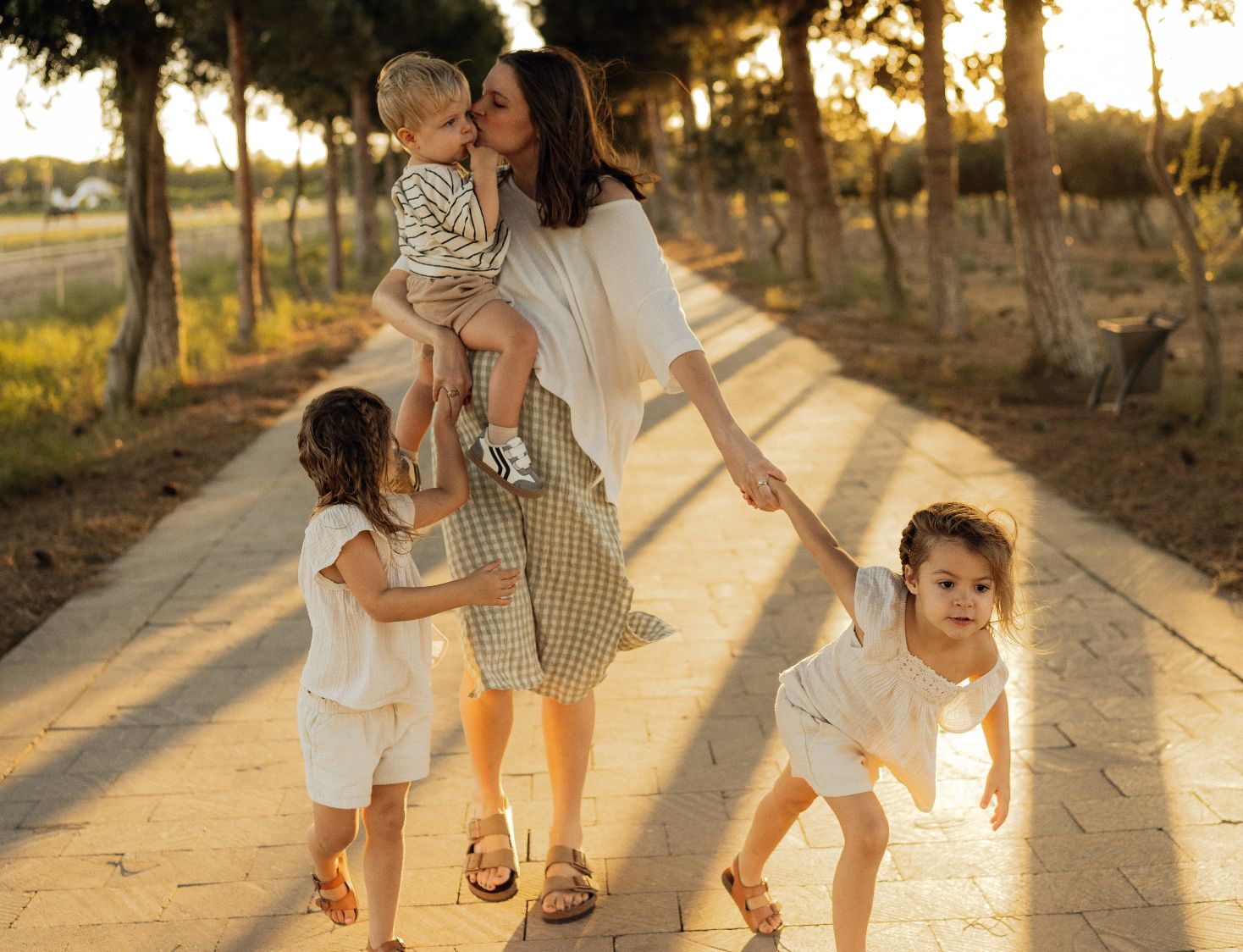20 Parenting Hacks That Make Weeknights Less Chaotic - TheZenParent