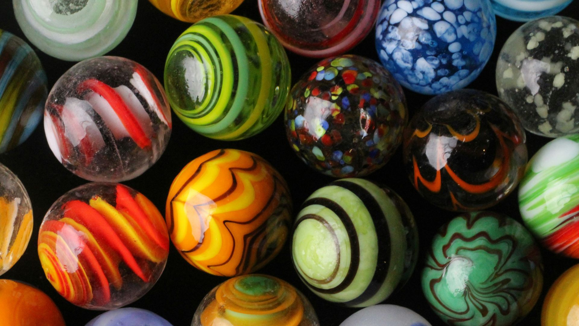a bunch of different colored marbles sitting on top of each other
