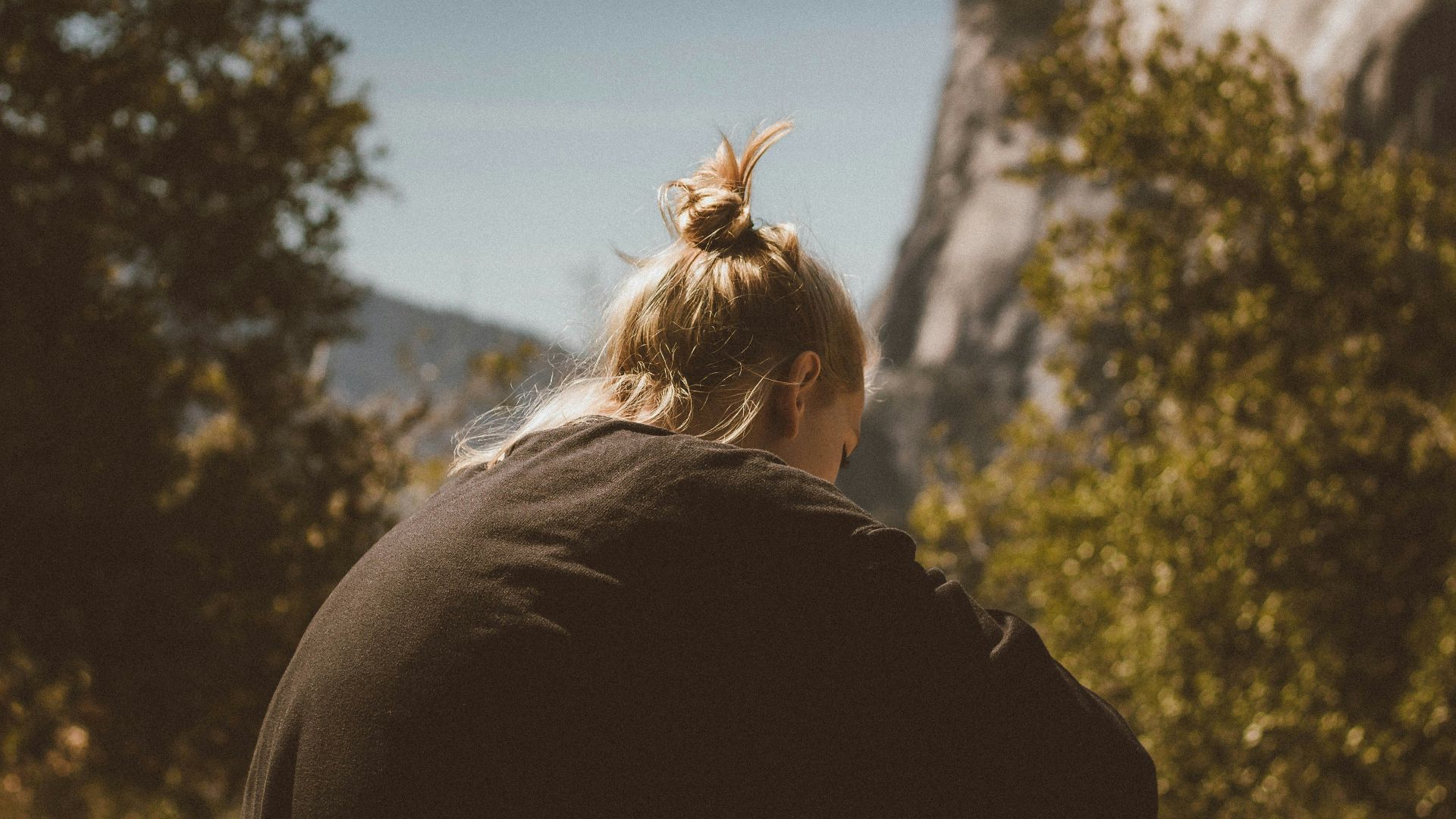 woman sitting near the tree