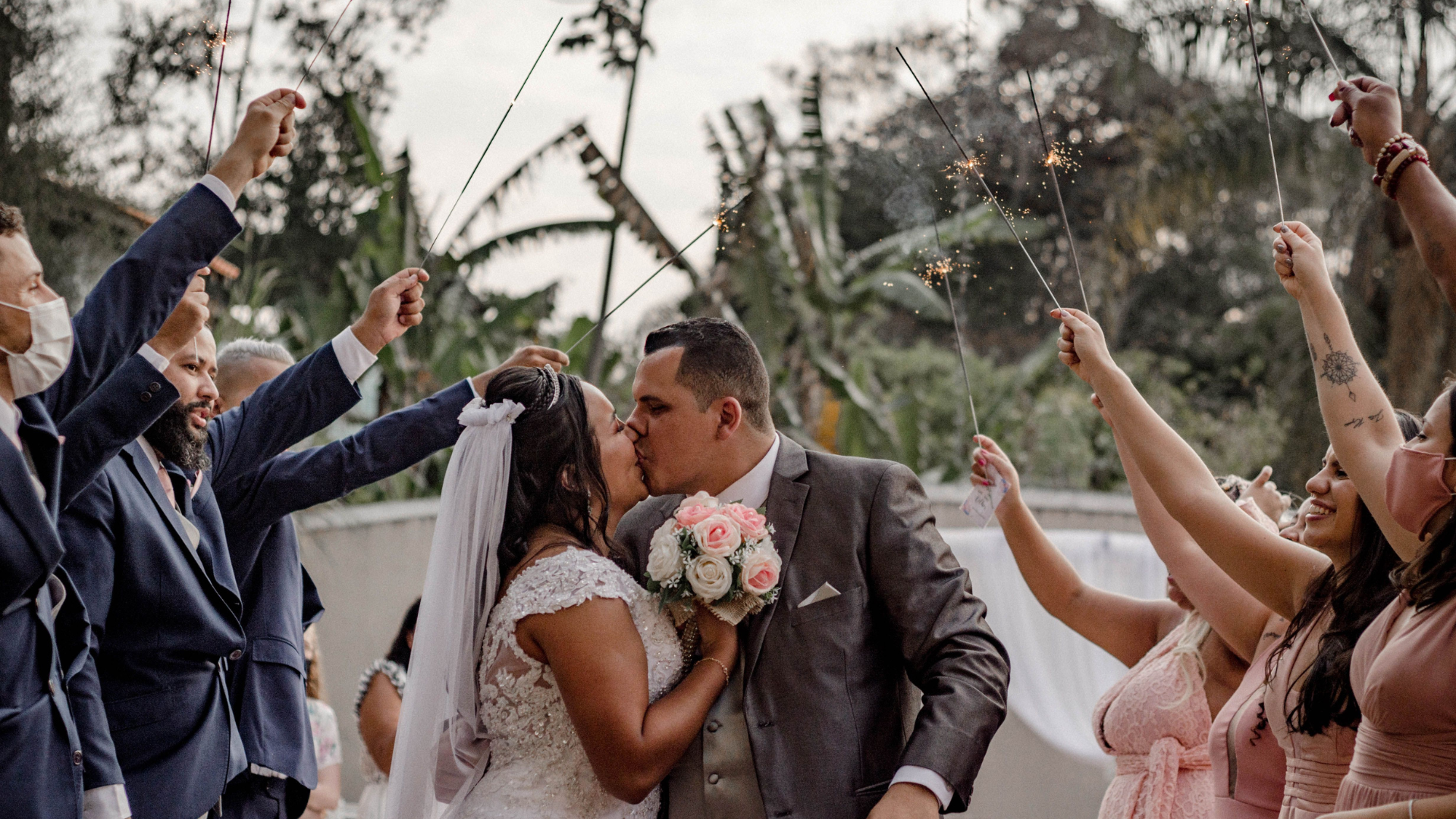wedding-kiss-rice-thumb-rss.png
