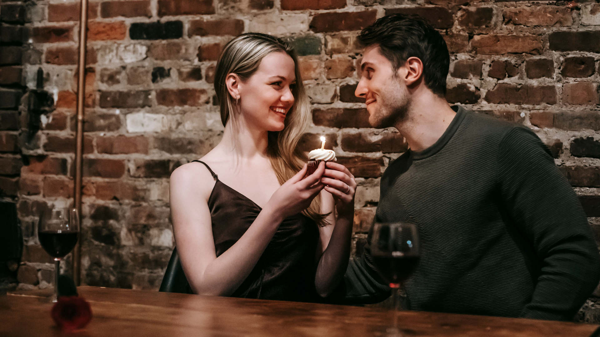 couple-on-a-date-thumb-rss.png