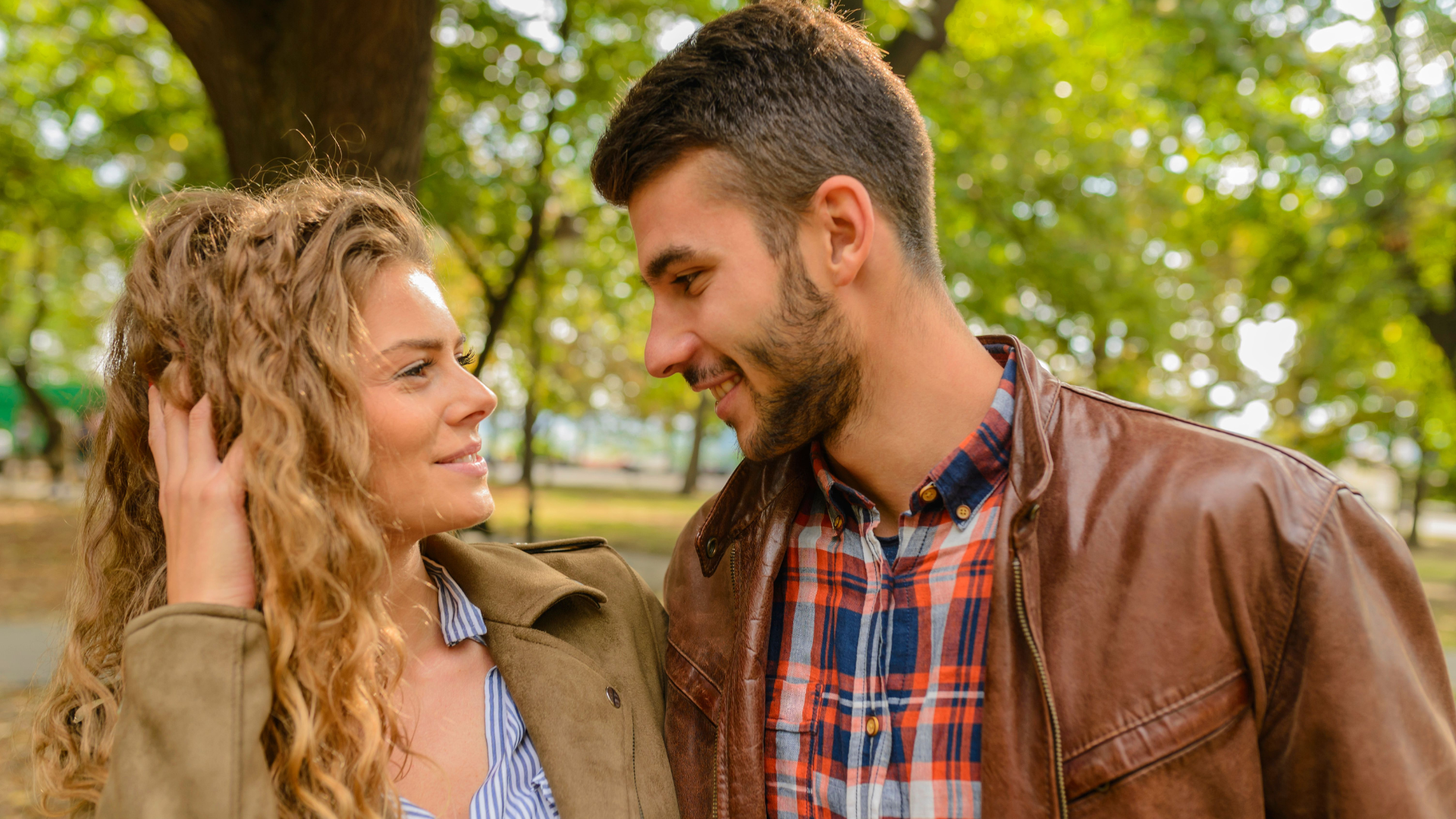 two-young-people-flirt-thumb-rss.png