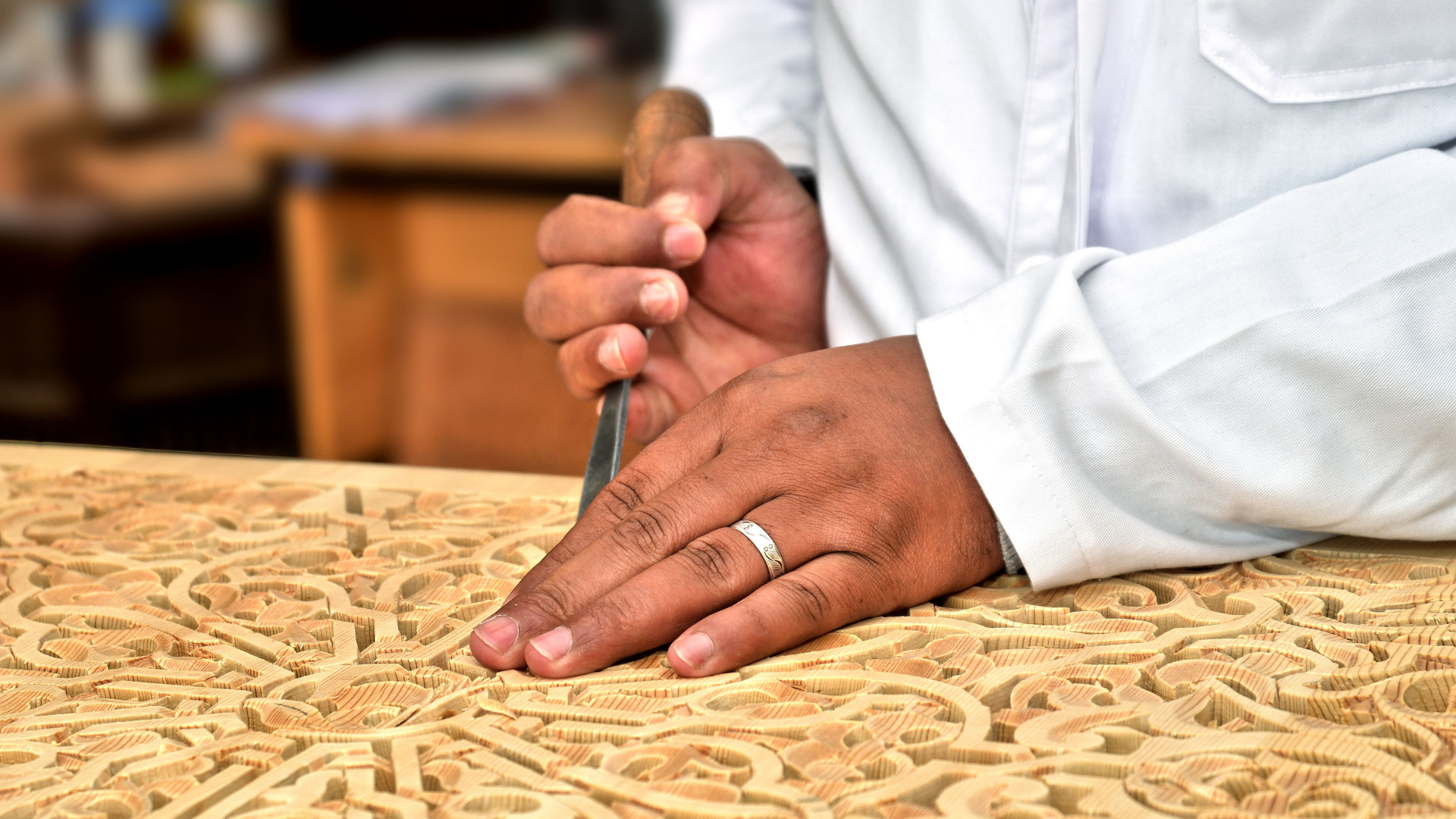 wood-carver-skill-hands-thumb-rss.png