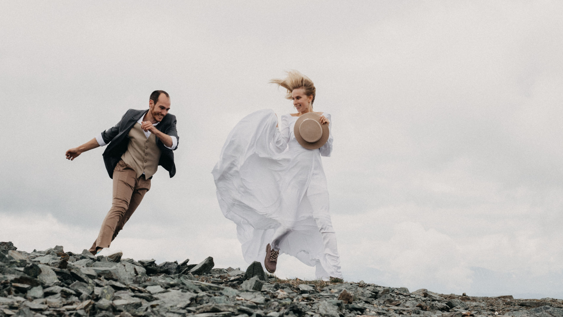 man-chasing-woman-laugh-thumb-rss.png
