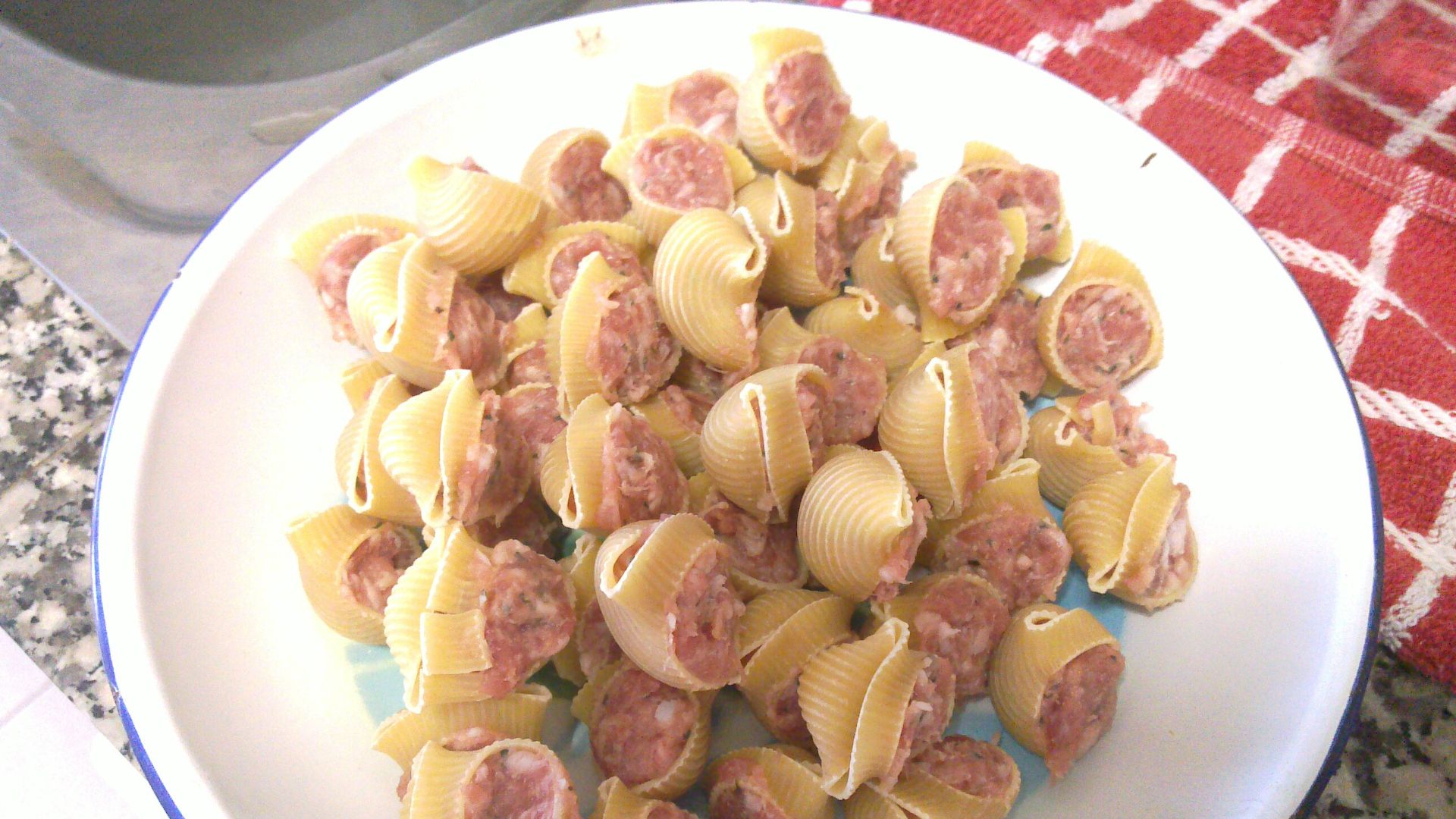 File:Galets farcits amb carn.jpg