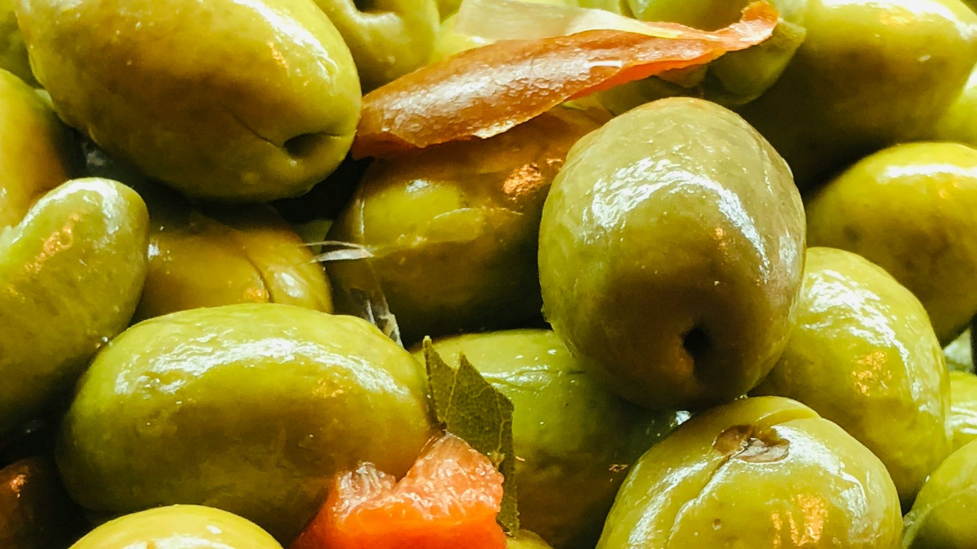 green apple fruit beside orange carrot