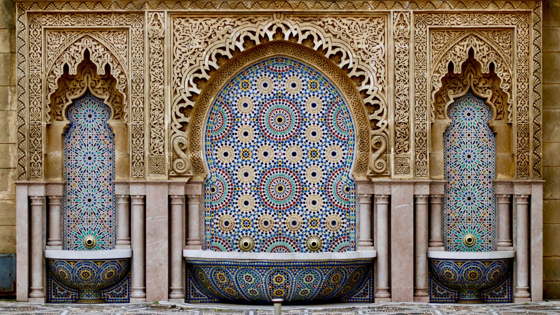 a decorative fountain in the middle of a courtyard