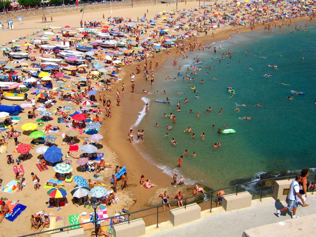 Typical_Crowded_Beach-1024x768.jpg