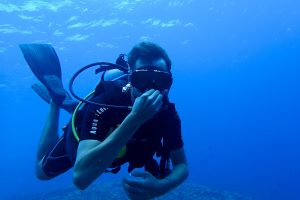 diving-1049477_1920-300x200.jpg