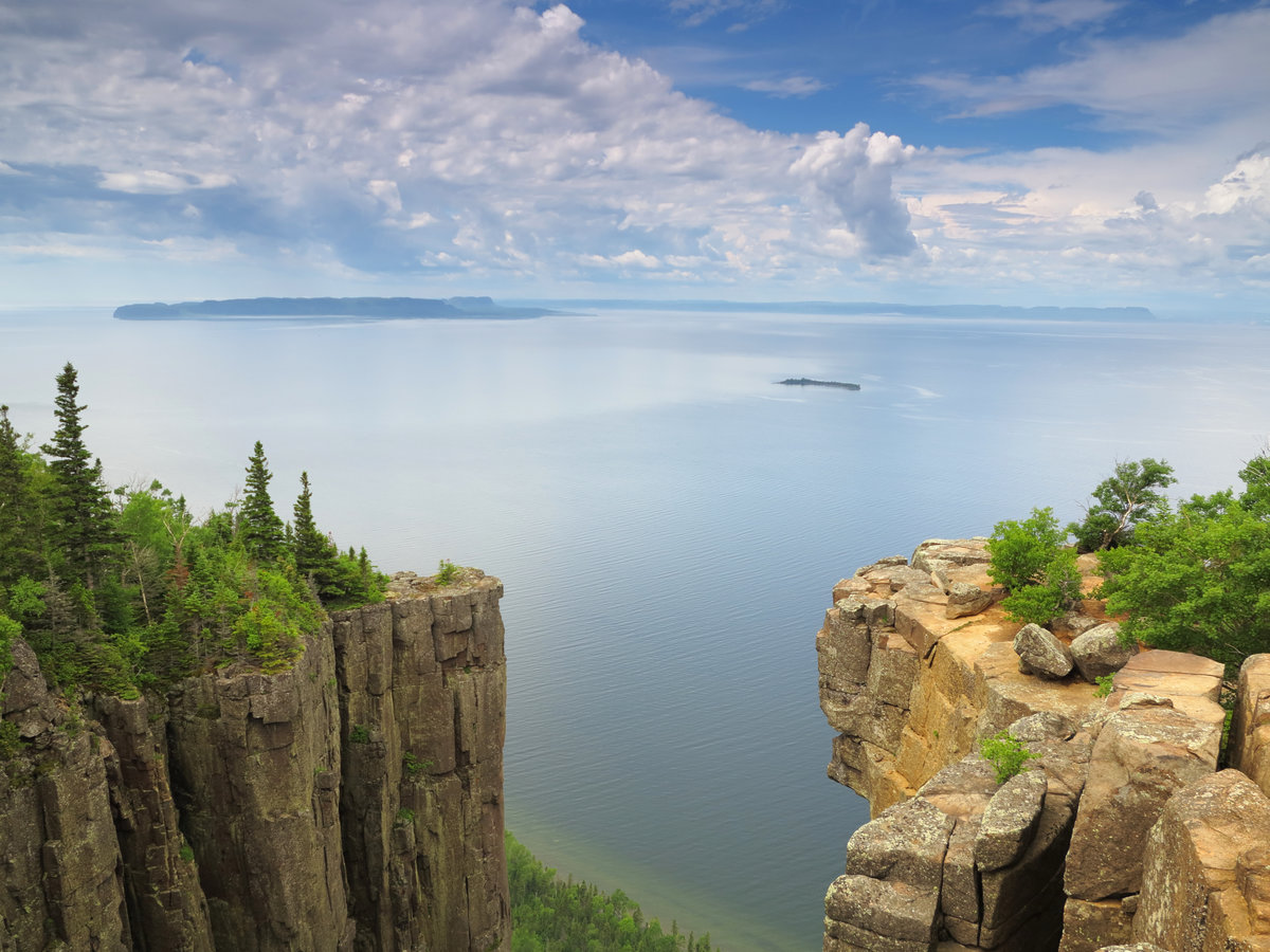 great-lakes-view-rocky-shore-superior-453549027-1526507982760.jpg