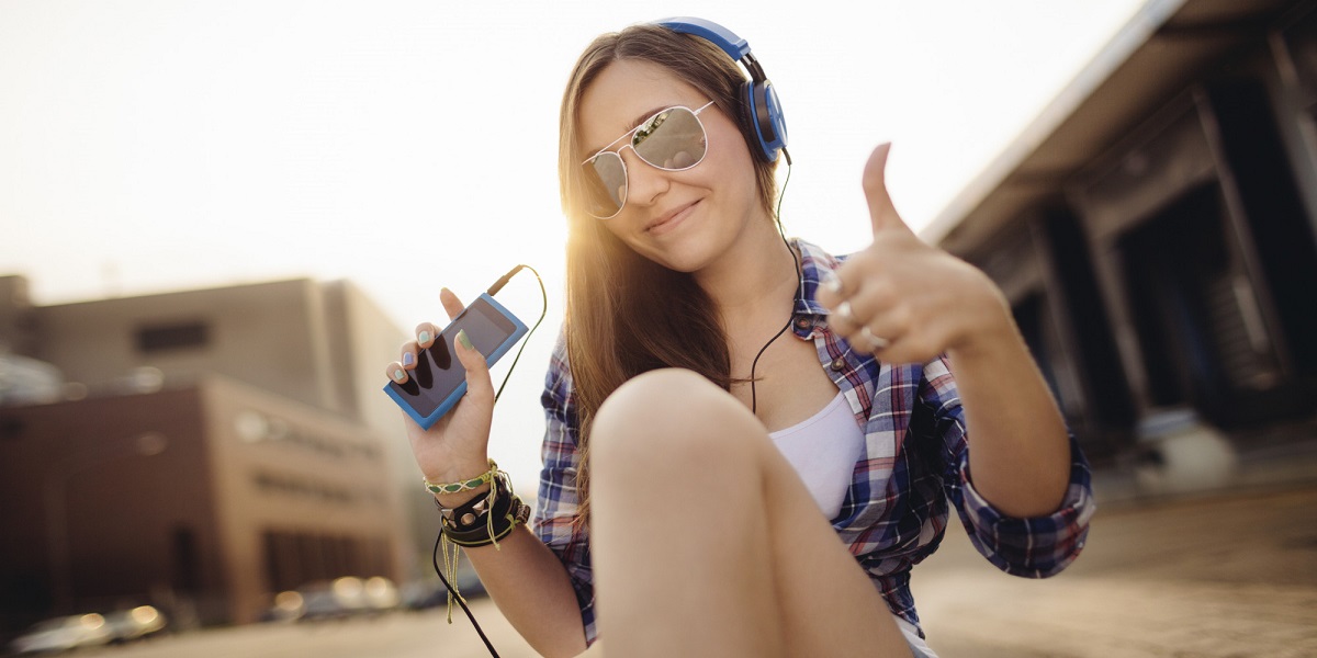 o-listening-to-music-facebook-1530025595653.jpg