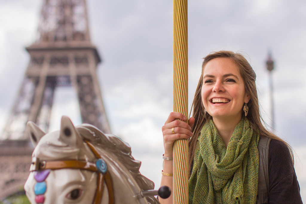 paris-tourist-1527867779218.jpg