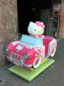 020_Hello_Kitty_av._Pallaresa_Sta_Coloma_de_Gramenet-225x300.jpg