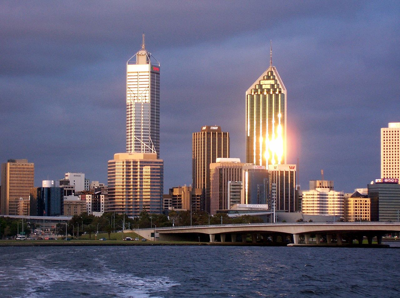 1280px-golden_reflection_at_dusk-1540782294716.jpg