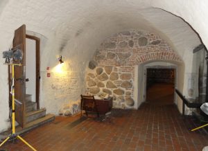 Hidden_room_of_the_Castle_of_Warsaw_8121472589-300x218.jpg