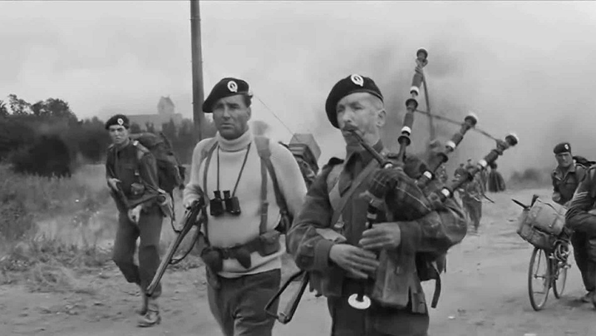 jack_churchill_bagpipe-1538159342321.jpg