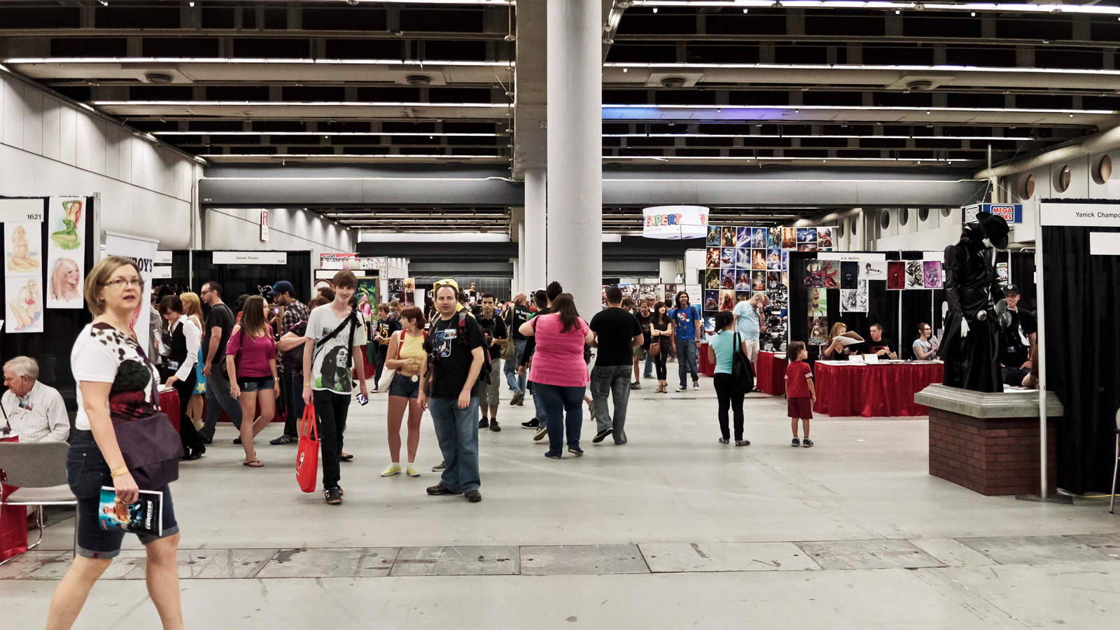 montreal_comiccon_2012_dealers_room_view_1-1550108669444.jpg
