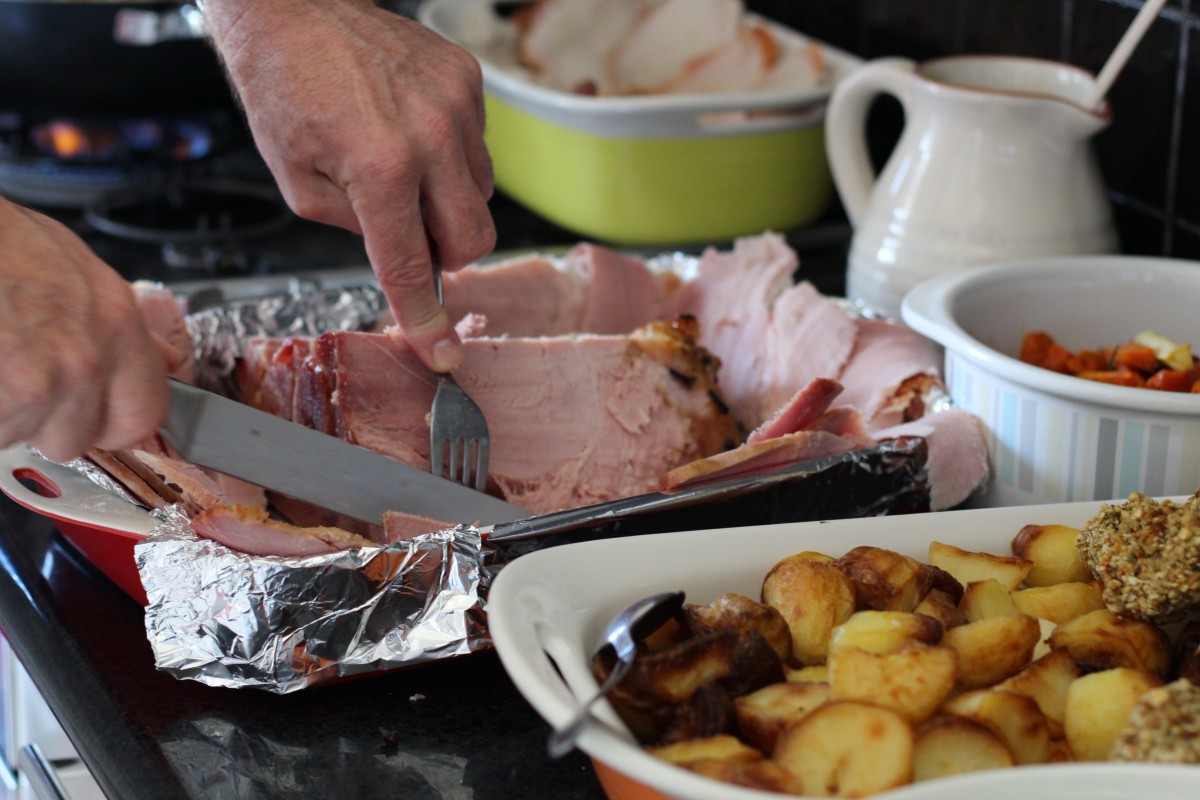 christmas_food_ham_potato_food_christmas_meat_holiday_pork-914446-1550553132880.jpg