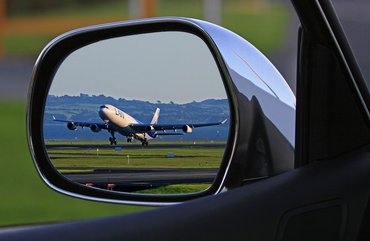 passenger_traffic_airline_aviation_air_transportation_driving_mirror_rear_v-1551768005108.jpg