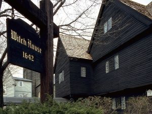 800px-Salem_Witch_House_II-300x225.jpg