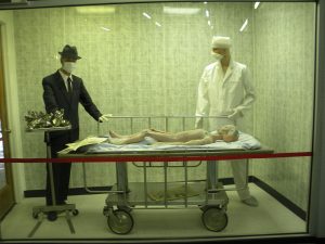 Roswell_UFO_Museum_-_Alien_Autopsy_6080145333-300x225.jpg