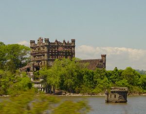 800px-BannermanCastle3685-300x235.jpg