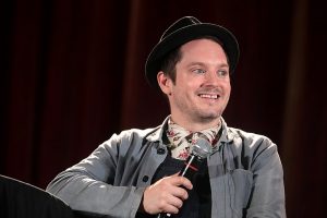 800px-Elijah_Wood_47955359302-300x200.jpg