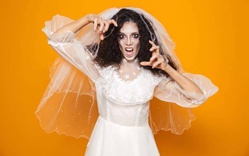 28-scary-dead-bride-on-halloween-wearing-wedding-dress.jpg
