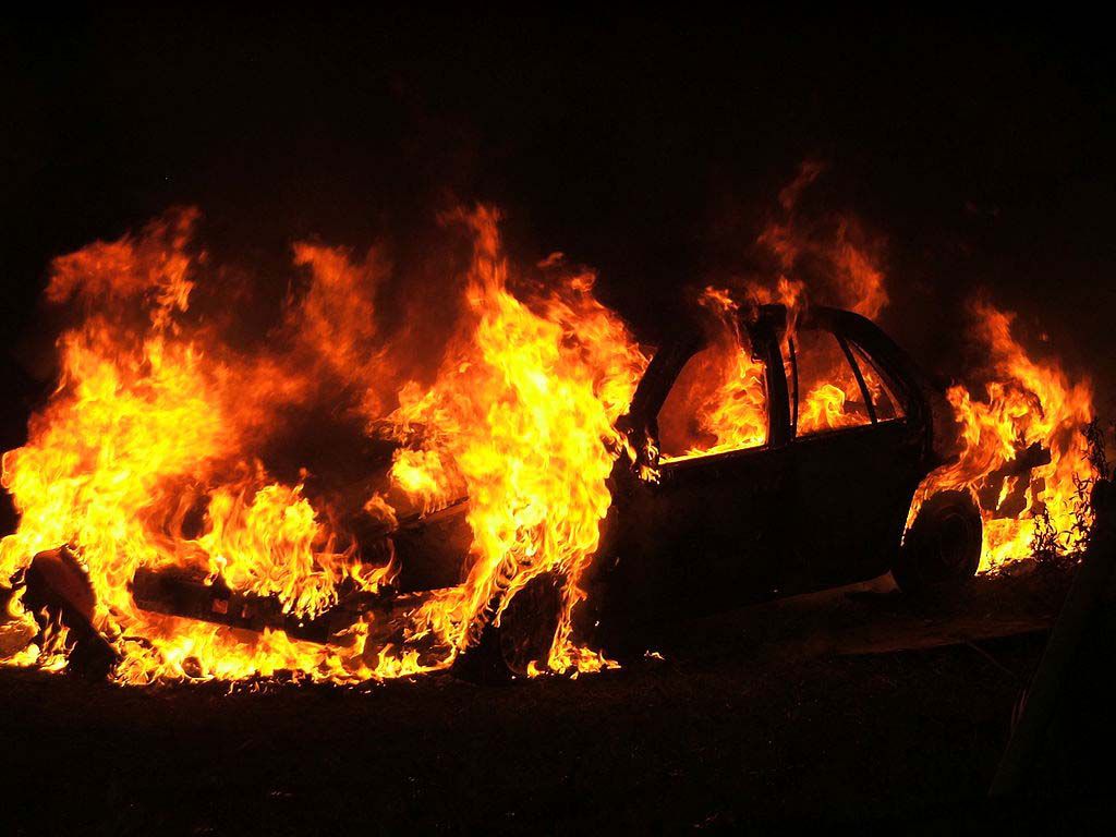 resize1024px-Car_fire_in_Lancaster_2005.jpg.optimal.jpg