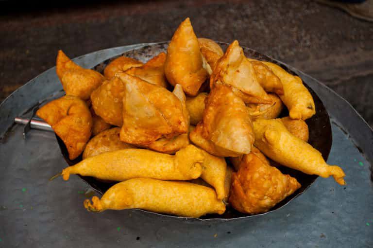 Samosas_and_pakoras_in_Jaipur_India-768x510-1.jpg.optimal.jpg