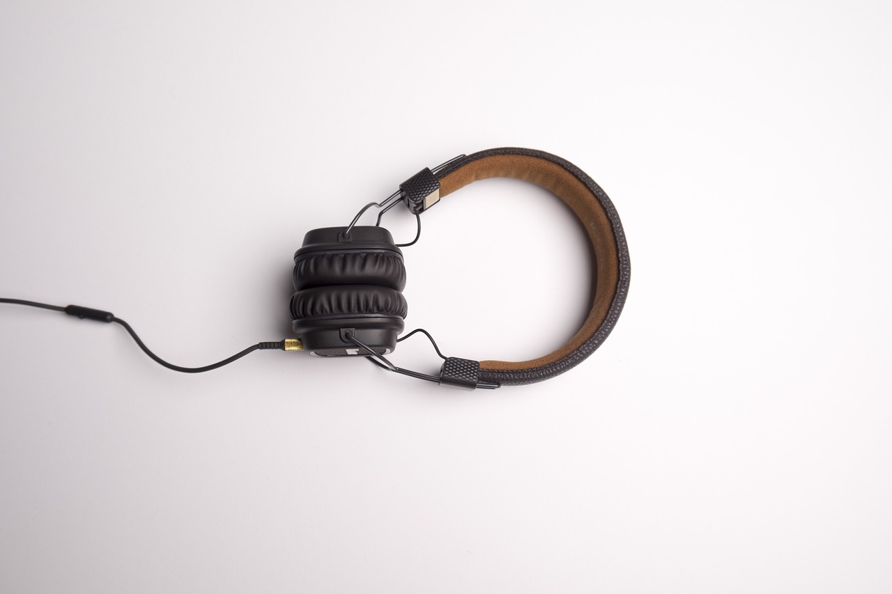 headphones-1868612_1280.jpg