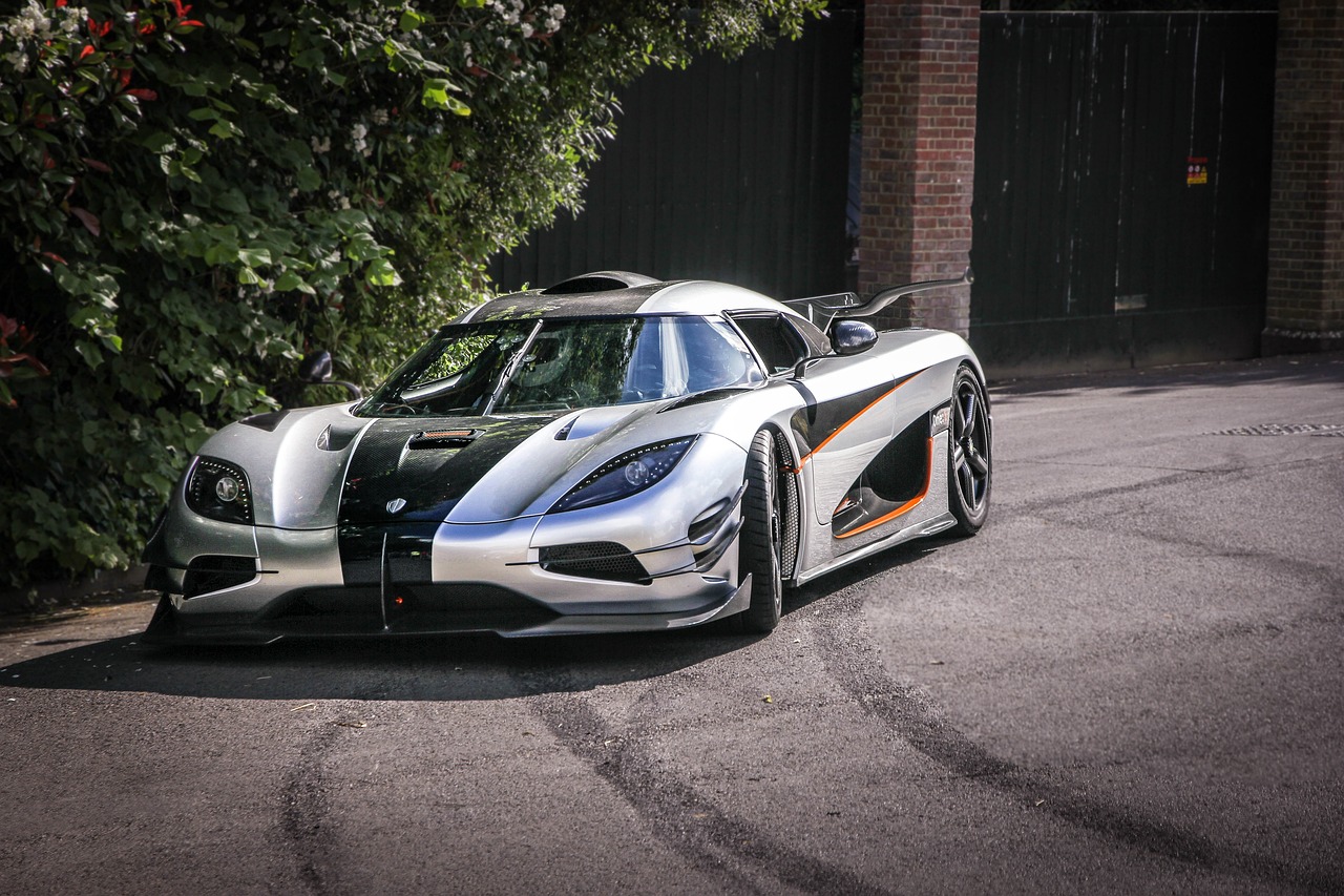 koenigsegg-438460_1280.jpg
