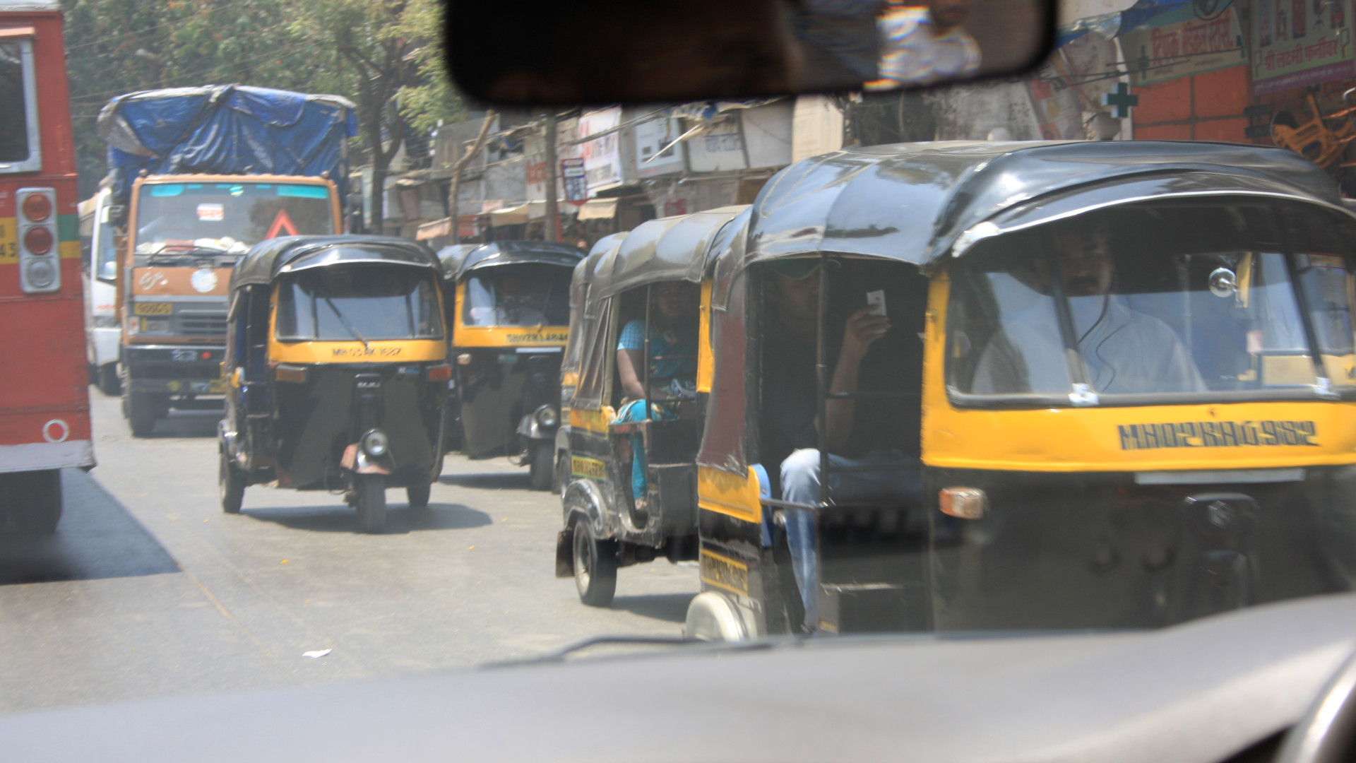 Traffic%252C_Mumbai_-_India%252C_April_15_2014._%252813965909877%2529.jpg