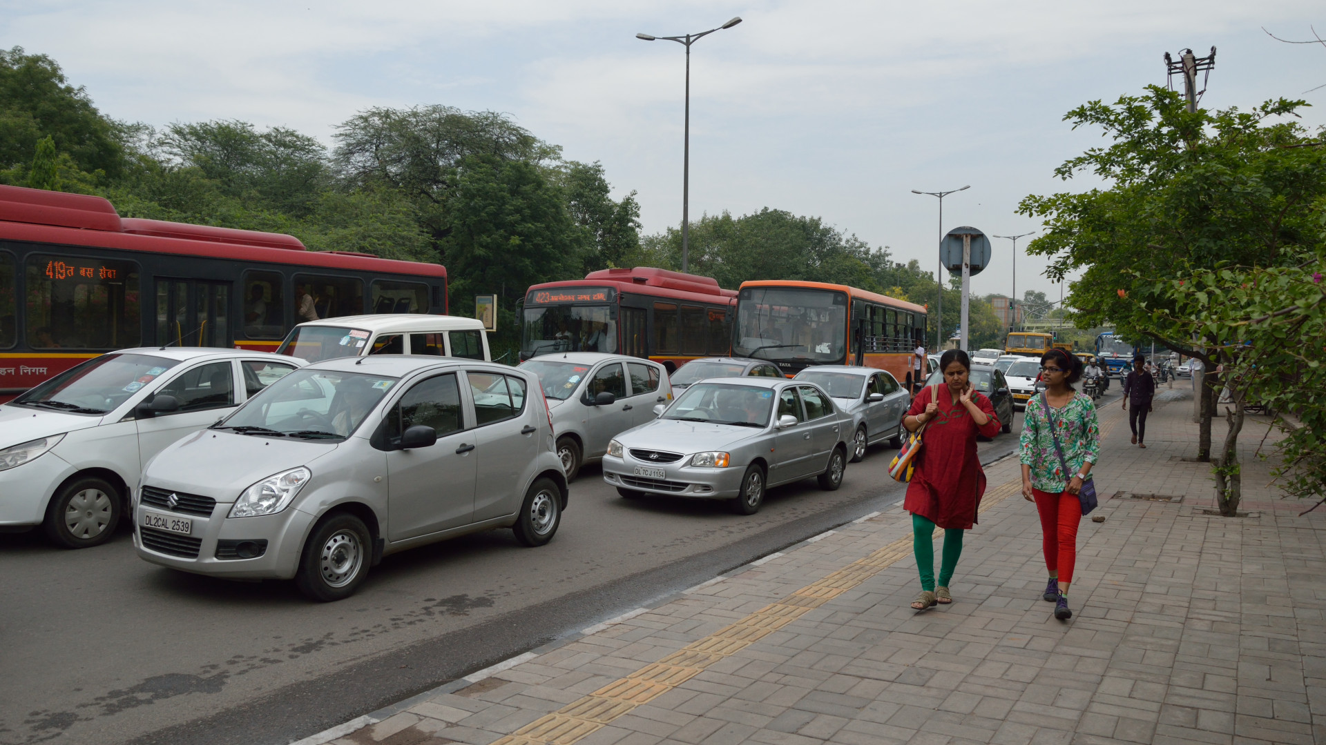 Traffic_Congestion_-_Mathura_Road_-_New_Delhi_2014-05-13_2736.JPG